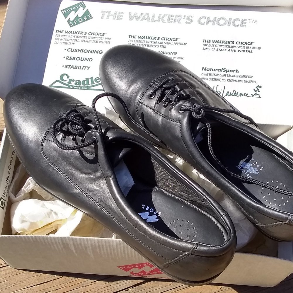 Natural Sport Strider black leather walking shoes NIB. 10N low heel